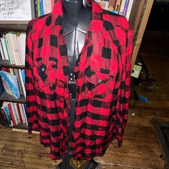 Torrid red & black buffalo plaid Taylor button down 2x shirt - Picture 2 of 4